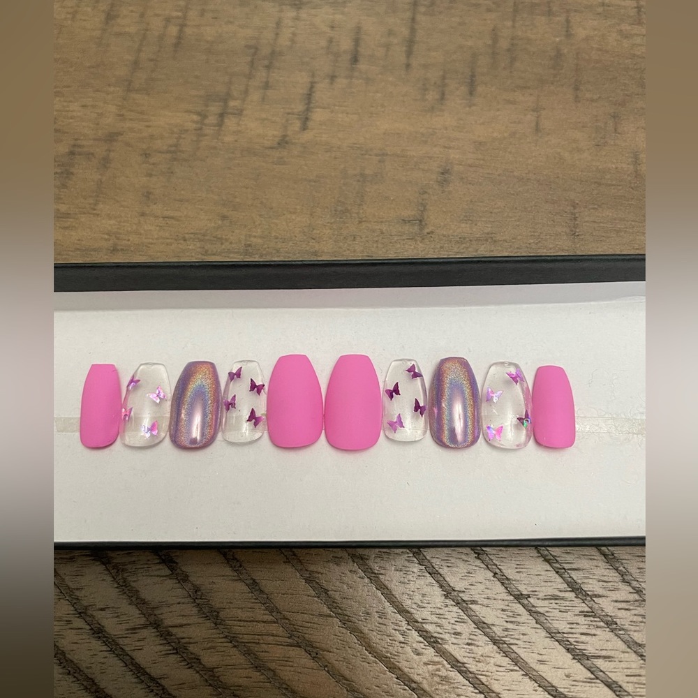 Luxury Press on Nails Set from: The Nail Shop